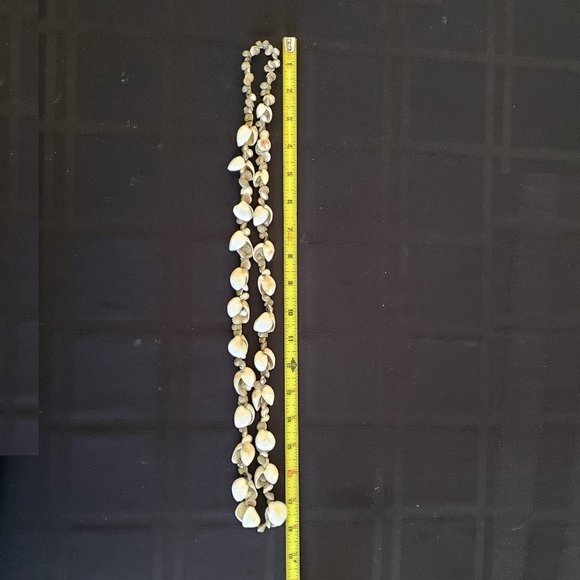 Vintage Beautiful Brown & White Shell Boho Necklace from Hawaii        A - Picture 3 of 4